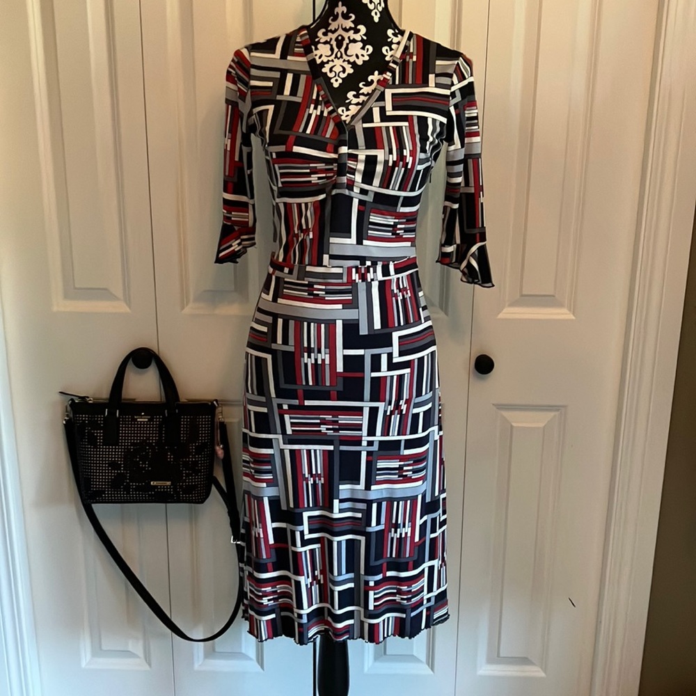 Fabulous bodycon Holt Renfrew dress in fun black white burgundy & shades of gray